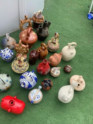 Lote 27 botijos de cerámica