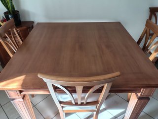 Tavolo pregiato estensibile in legno massello