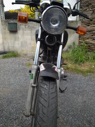 Honda CB250 Naked Negra