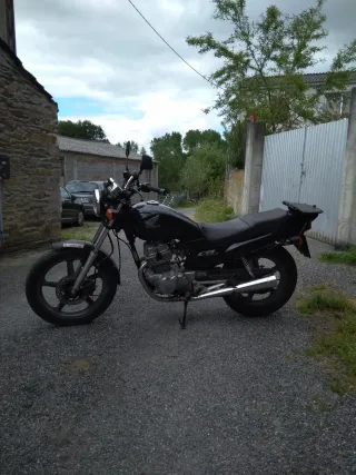 Honda CB250 Naked Negra