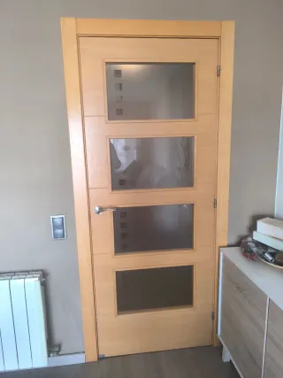 Puerta interior madera con cristal