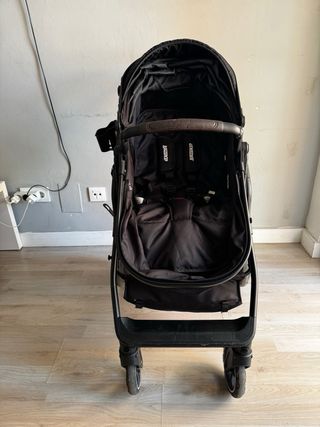 Carrito de bebé negro