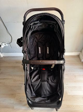 Carrito de bebé negro