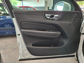 Volvo XC60 2.0 D4 R-Design Auto
