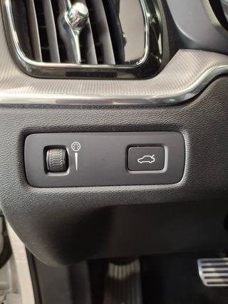 Volvo XC60 2.0 D4 R-Design Auto