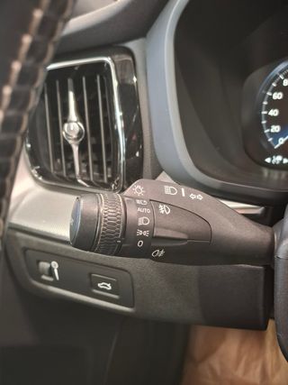 Volvo XC60 2.0 D4 R-Design Auto