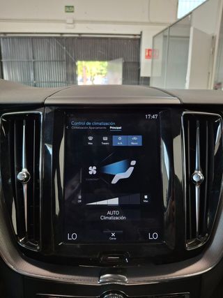 Volvo XC60 2.0 D4 R-Design Auto