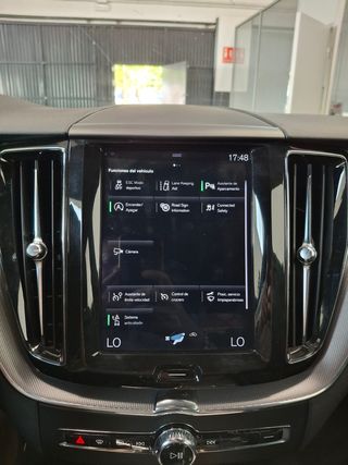 Volvo XC60 2.0 D4 R-Design Auto