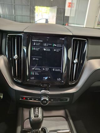 Volvo XC60 2.0 D4 R-Design Auto