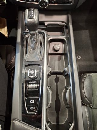 Volvo XC60 2.0 D4 R-Design Auto