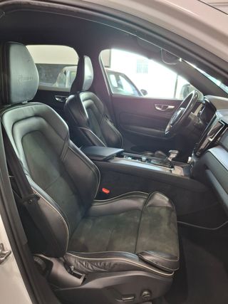 Volvo XC60 2.0 D4 R-Design Auto