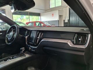 Volvo XC60 2.0 D4 R-Design Auto