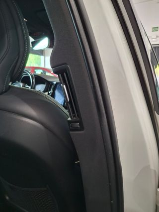 Volvo XC60 2.0 D4 R-Design Auto