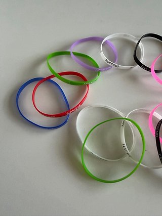 Braccialetti in silicone con messaggi
