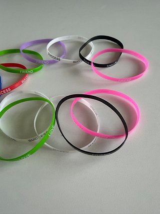 Braccialetti in silicone con messaggi
