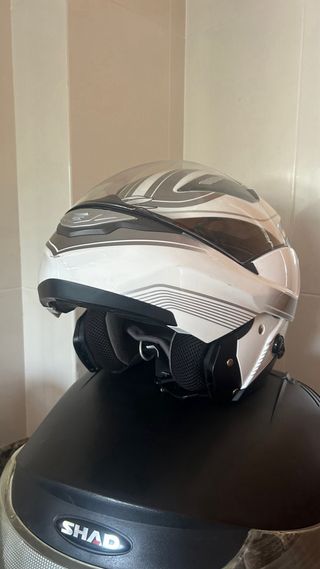 Baúl moto mediano + 2 cascos talla S