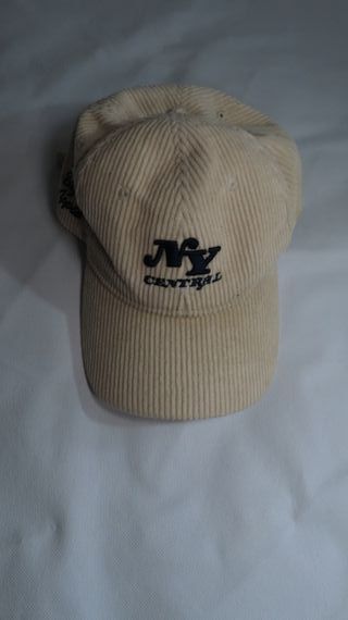 Gorra NY Central Bershka Beige Talla Única