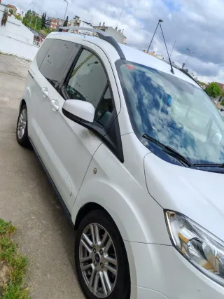 Ford E-Tourneo Courier 2018
