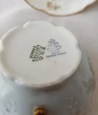 Antica tazza Limoges dipinta con fiori