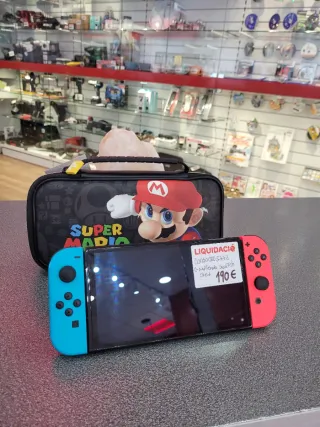 Nintendo Switch OLED con custodia e caricabatterie