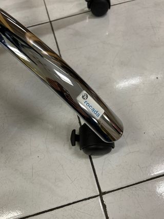 Mesa auxiliar cristal y metal