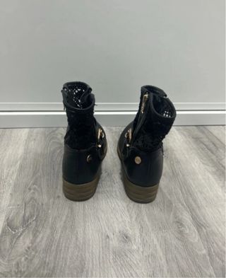 Botas XTI negras con tela