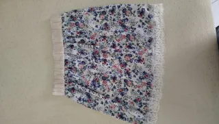 Falda floral Stradivarius Talla S