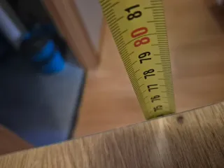 Mesa de ordenador de madera y metal