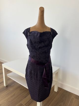 Vestido fiesta violeta oscuro con cinturón