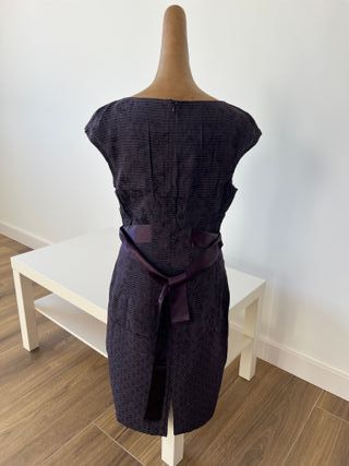 Vestido fiesta violeta oscuro con cinturón