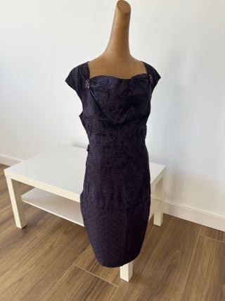 Vestido fiesta violeta oscuro con cinturón