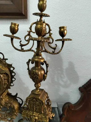Reloj de Bronce Antiguo con Figura