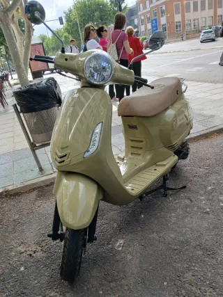 Scooter Roma 125 Beige