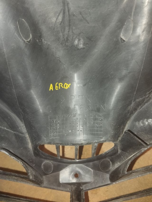 Rejilla frontal Yamaha Aerox