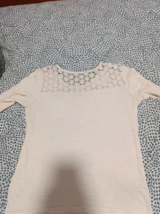 Camiseta blanca con espalda bordada