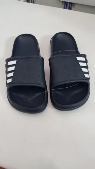 Chanclas de playa negras