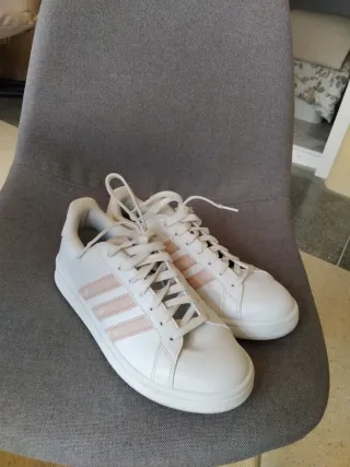 Zapatillas Adidas Blancas y Rosas
