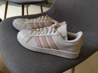 Zapatillas Adidas Blancas y Rosas