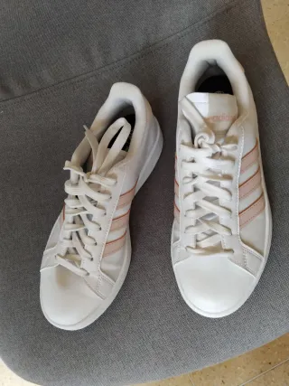 Zapatillas Adidas Blancas y Rosas