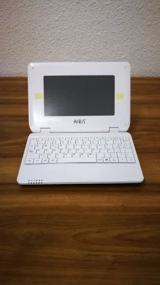 Airis Kira Netbook PC N7000 Blanco para piezas
