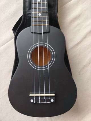 Ukelele soprano con funda - Negro (nuevo)