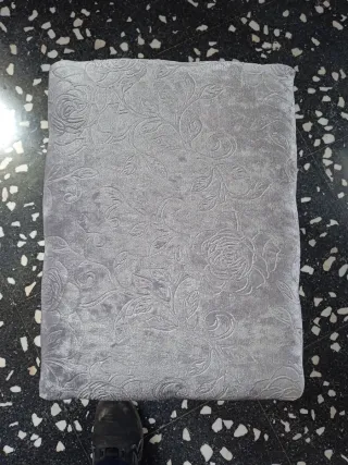 Taburete de madera tapizado