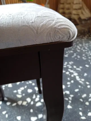 Taburete de madera tapizado