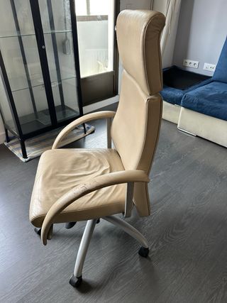 Sillón de oficina tapicería cuero beige