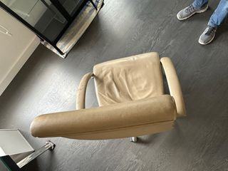 Sillón de oficina tapicería cuero beige