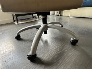 Sillón de oficina tapicería cuero beige