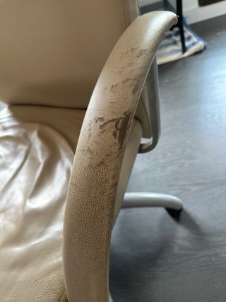 Sillón de oficina tapicería cuero beige