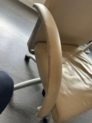 Sillón de oficina tapicería cuero beige