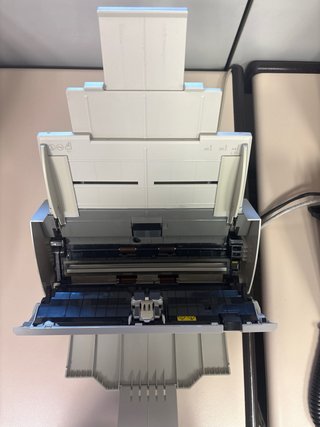 Escáner Fujitsu fi-6110 B se vende por no usar.