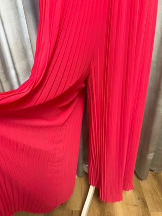 Mono fiesta rosa plisado